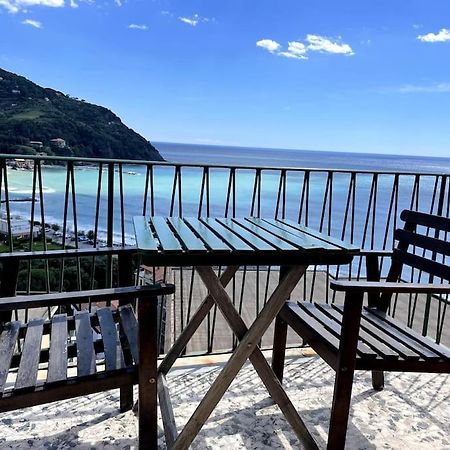 Ocean View Villa With Fast Wi-Fi And Elevator To Town 莱万托 外观 照片