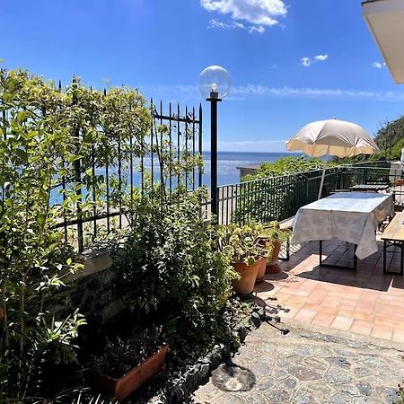 Ocean View Villa With Fast Wi-Fi And Elevator To Town 莱万托 外观 照片