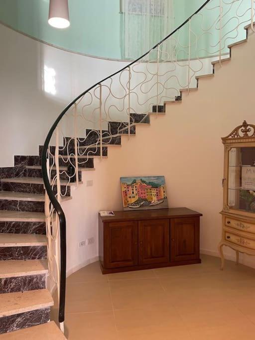 Ocean View Villa With Fast Wi-Fi And Elevator To Town 莱万托 外观 照片
