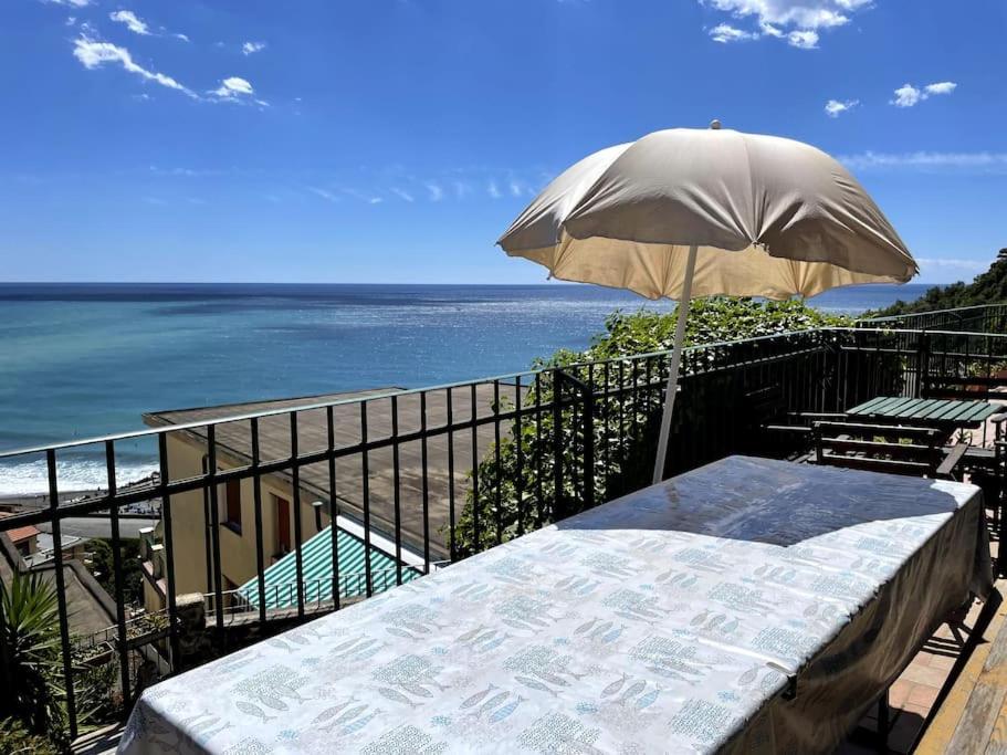 Ocean View Villa With Fast Wi-Fi And Elevator To Town 莱万托 外观 照片
