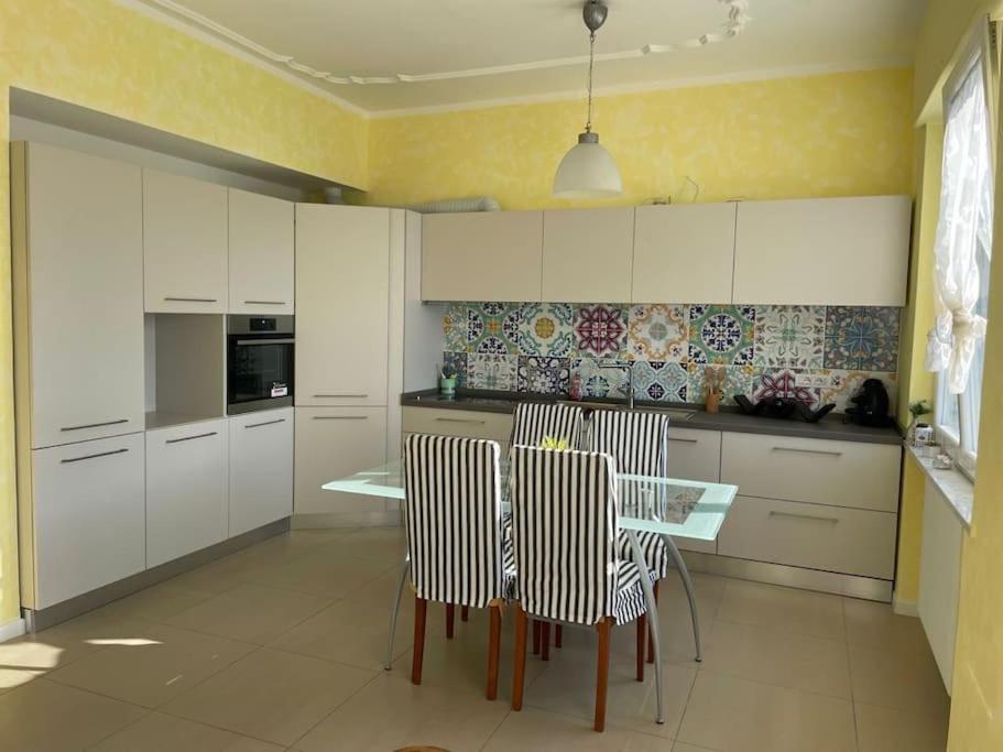 Ocean View Villa With Fast Wi-Fi And Elevator To Town 莱万托 外观 照片